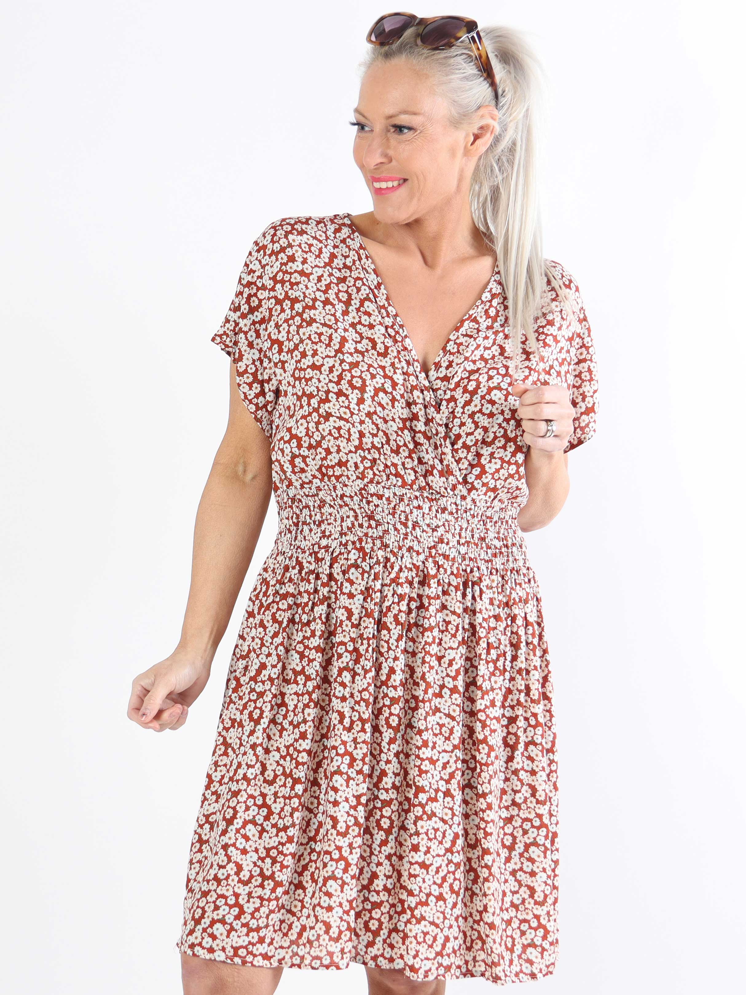 Clementine - Småblommig plus size-klänning med resår i midjan